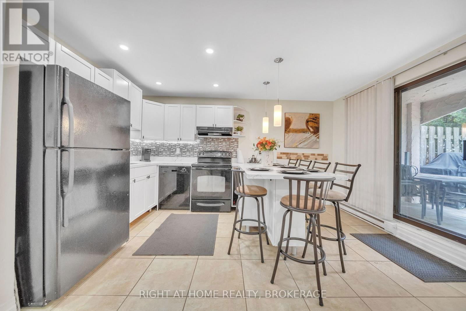 132 - 1058 FALGARWOOD DRIVE Image 10