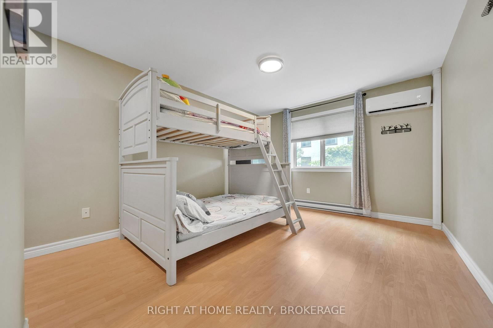 132 - 1058 FALGARWOOD DRIVE Image 13