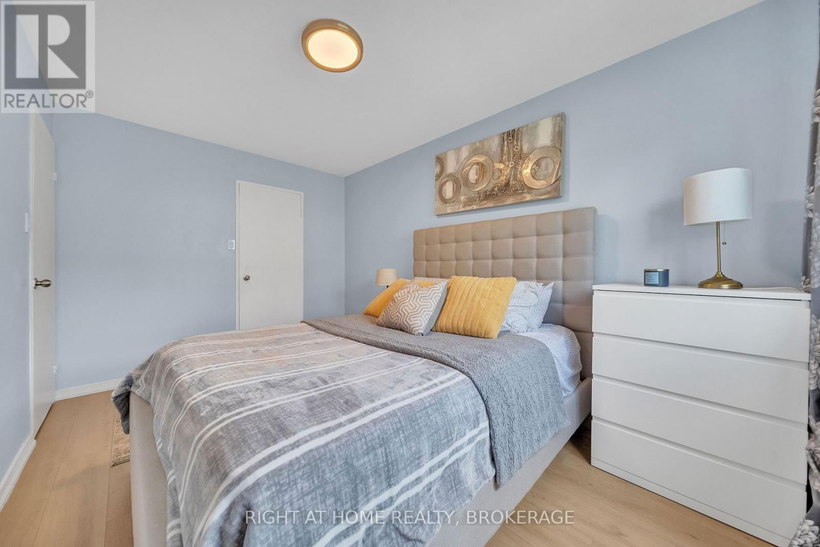 132 - 1058 FALGARWOOD DRIVE Image 16