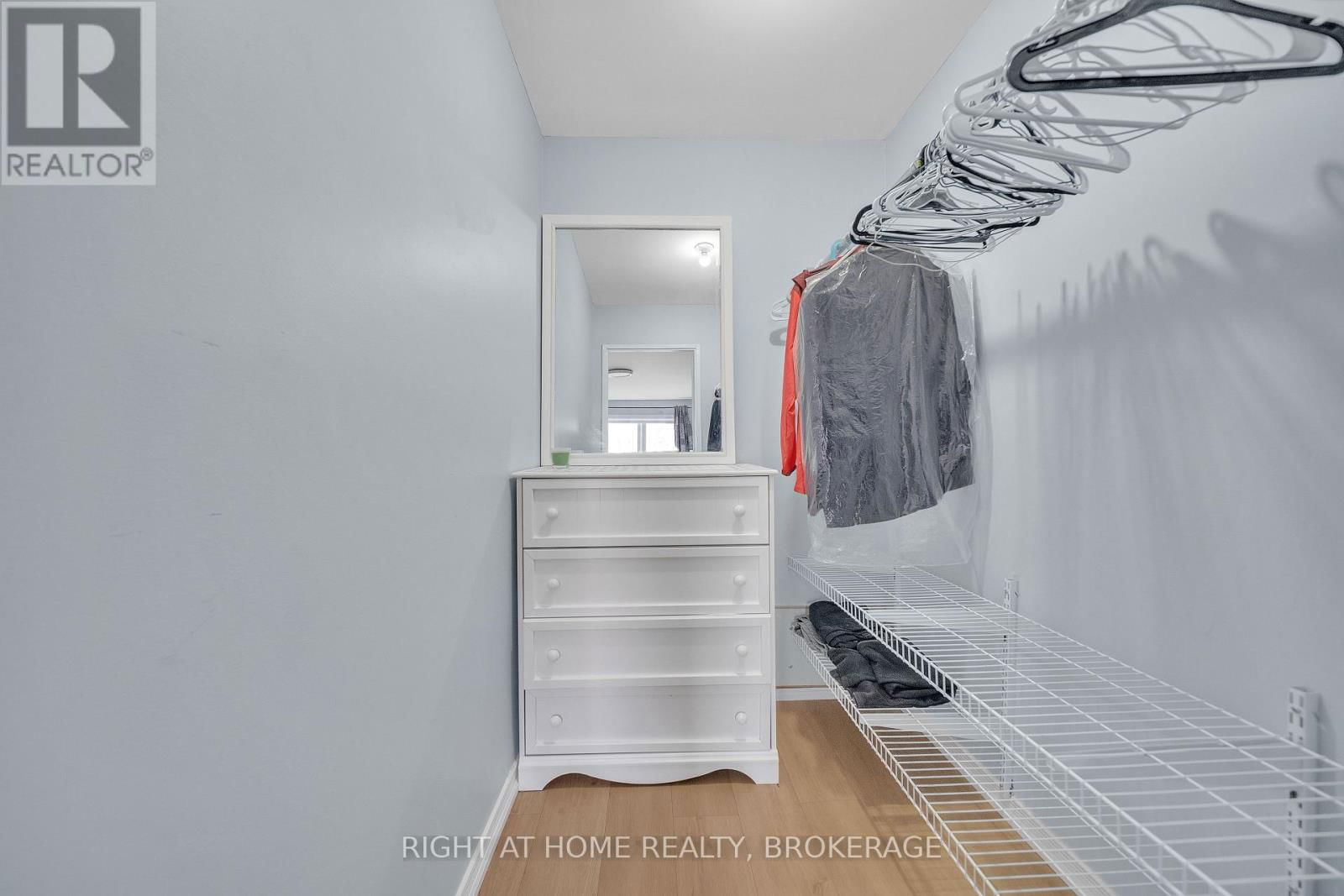 132 - 1058 FALGARWOOD DRIVE Image 17