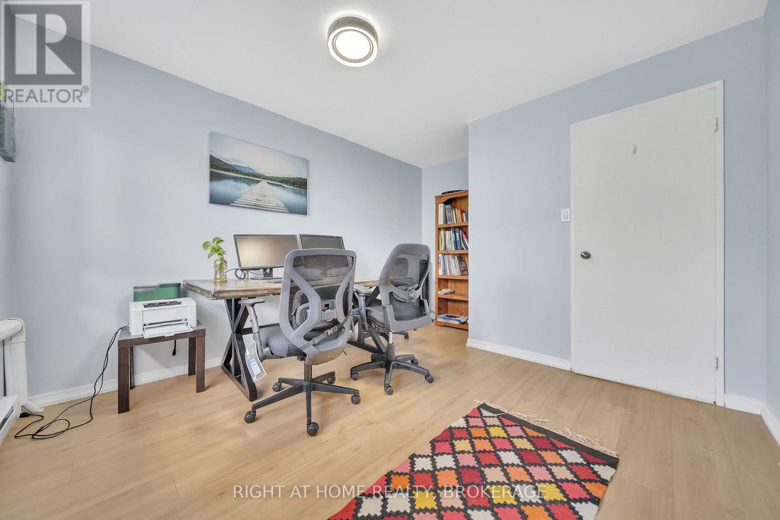 132 - 1058 FALGARWOOD DRIVE Image 19