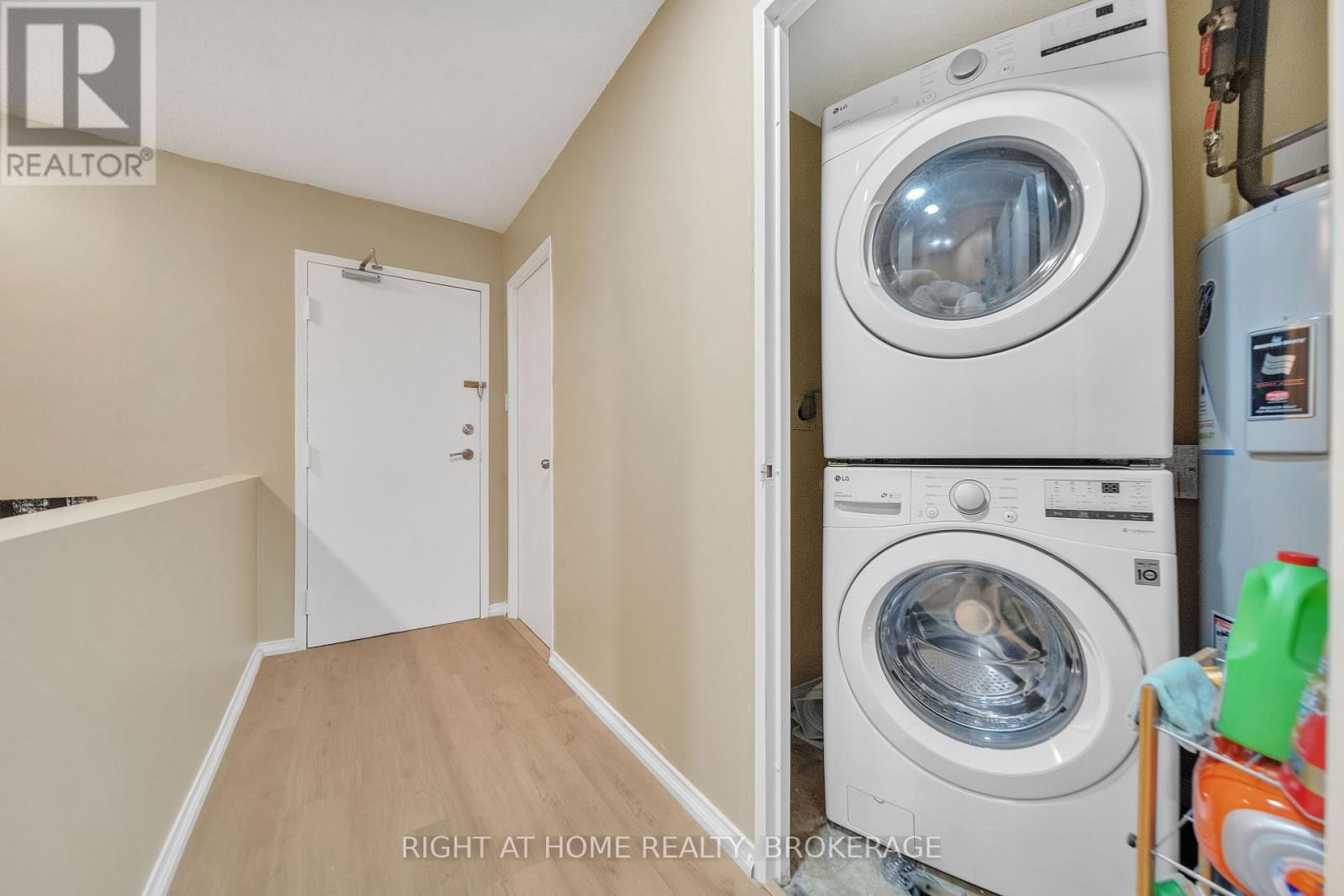 132 - 1058 FALGARWOOD DRIVE Image 20