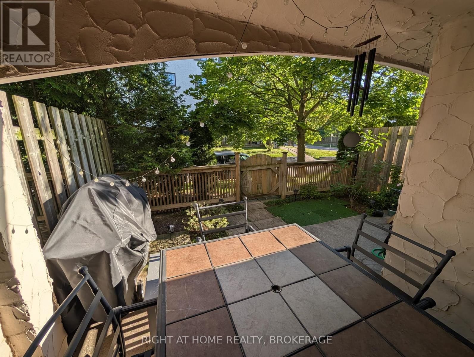 132 - 1058 FALGARWOOD DRIVE Image 24