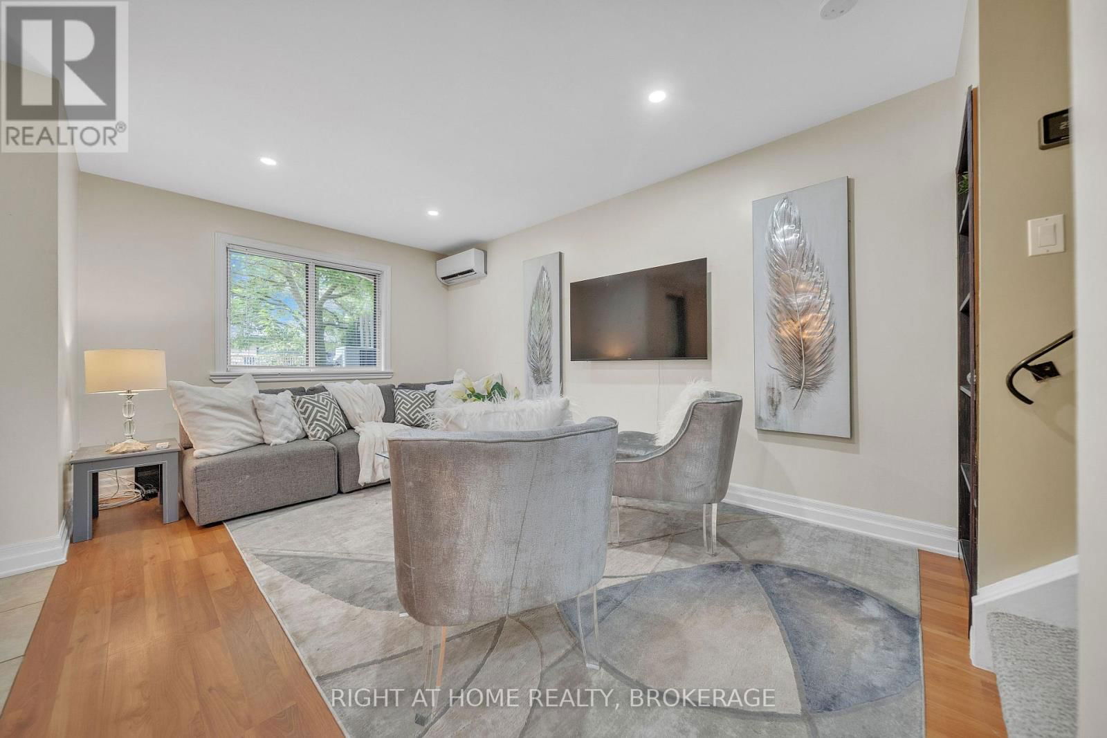 132 - 1058 FALGARWOOD DRIVE Image 6