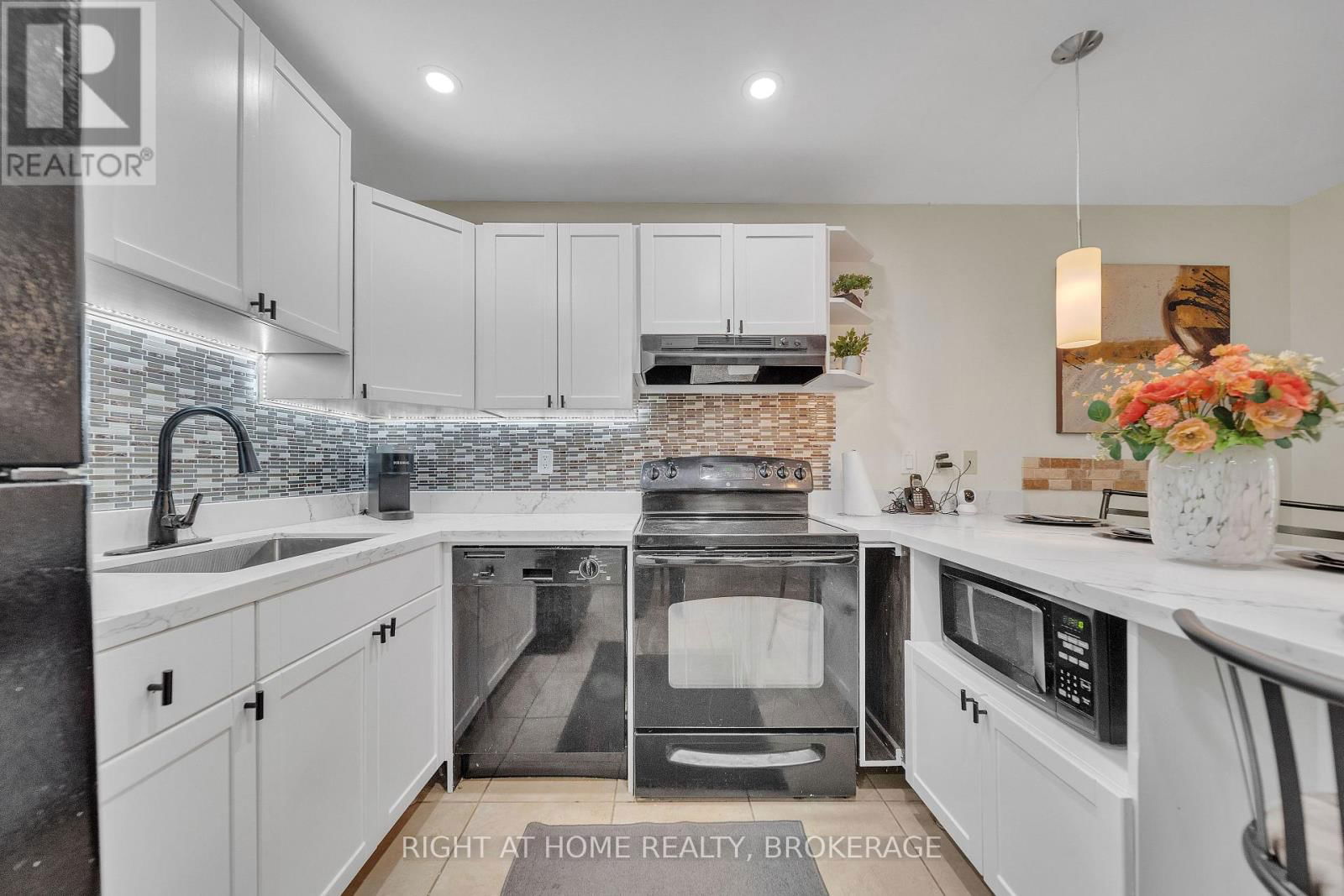132 - 1058 FALGARWOOD DRIVE Image 9