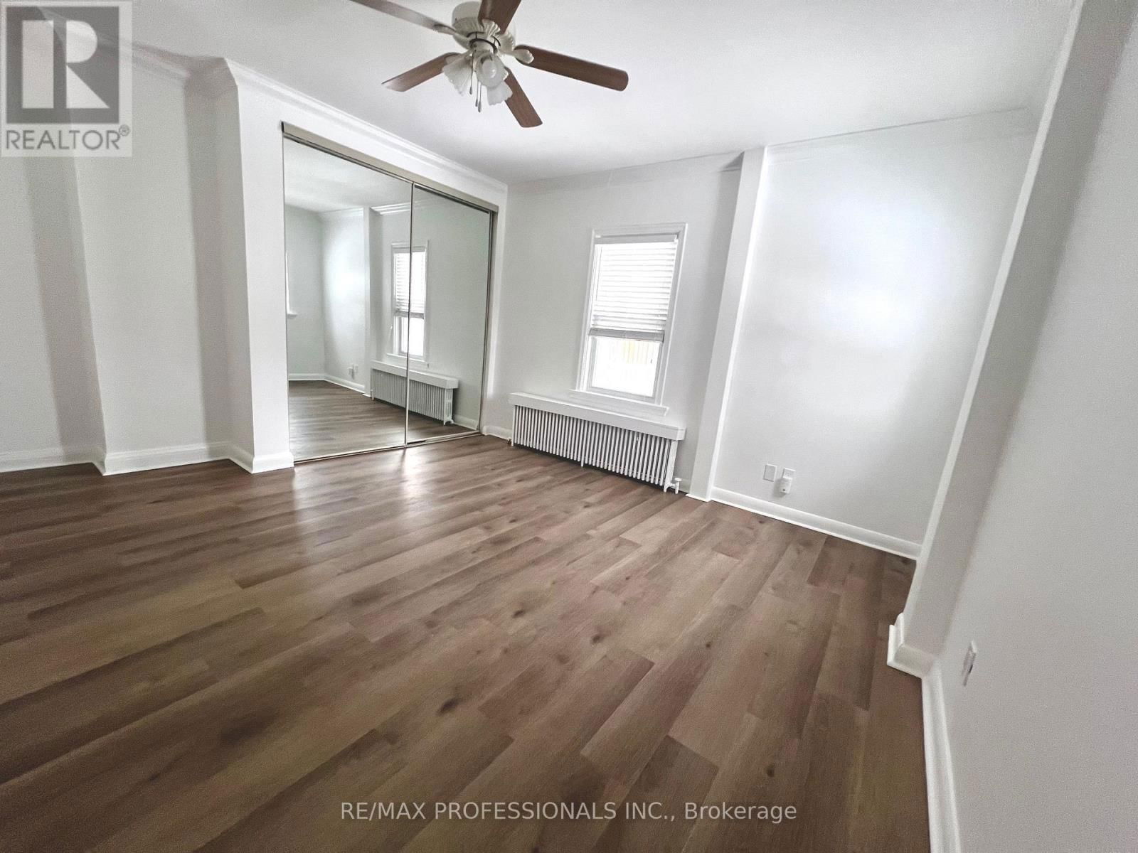 MAIN - 54 NORSMAN STREET Image 12