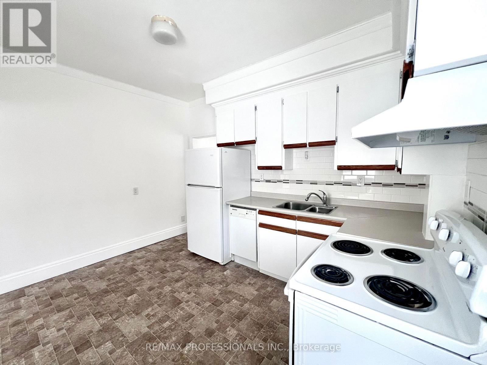 MAIN - 54 NORSMAN STREET Image 6