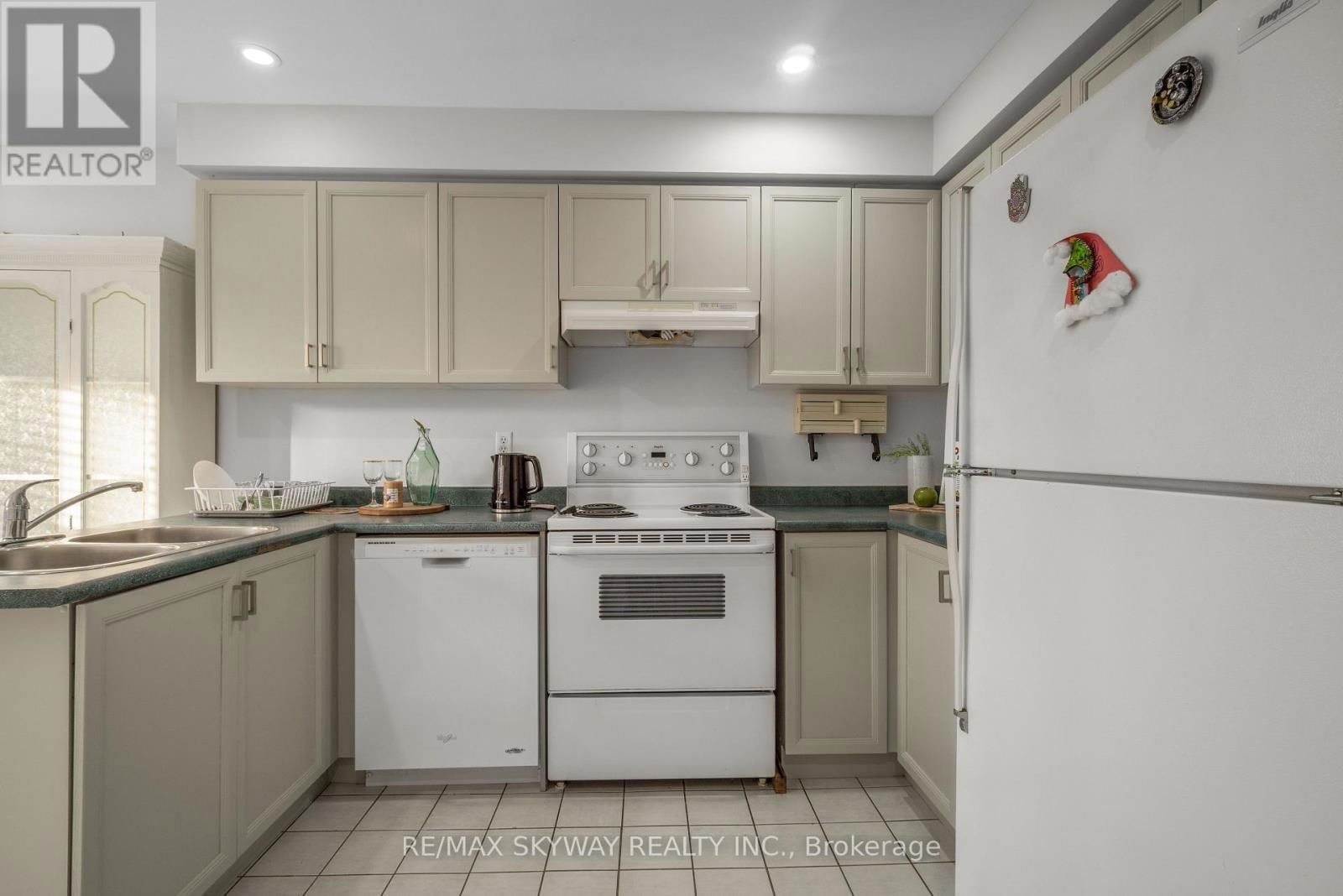 164 ROYAL VALLEY DRIVE Image 10