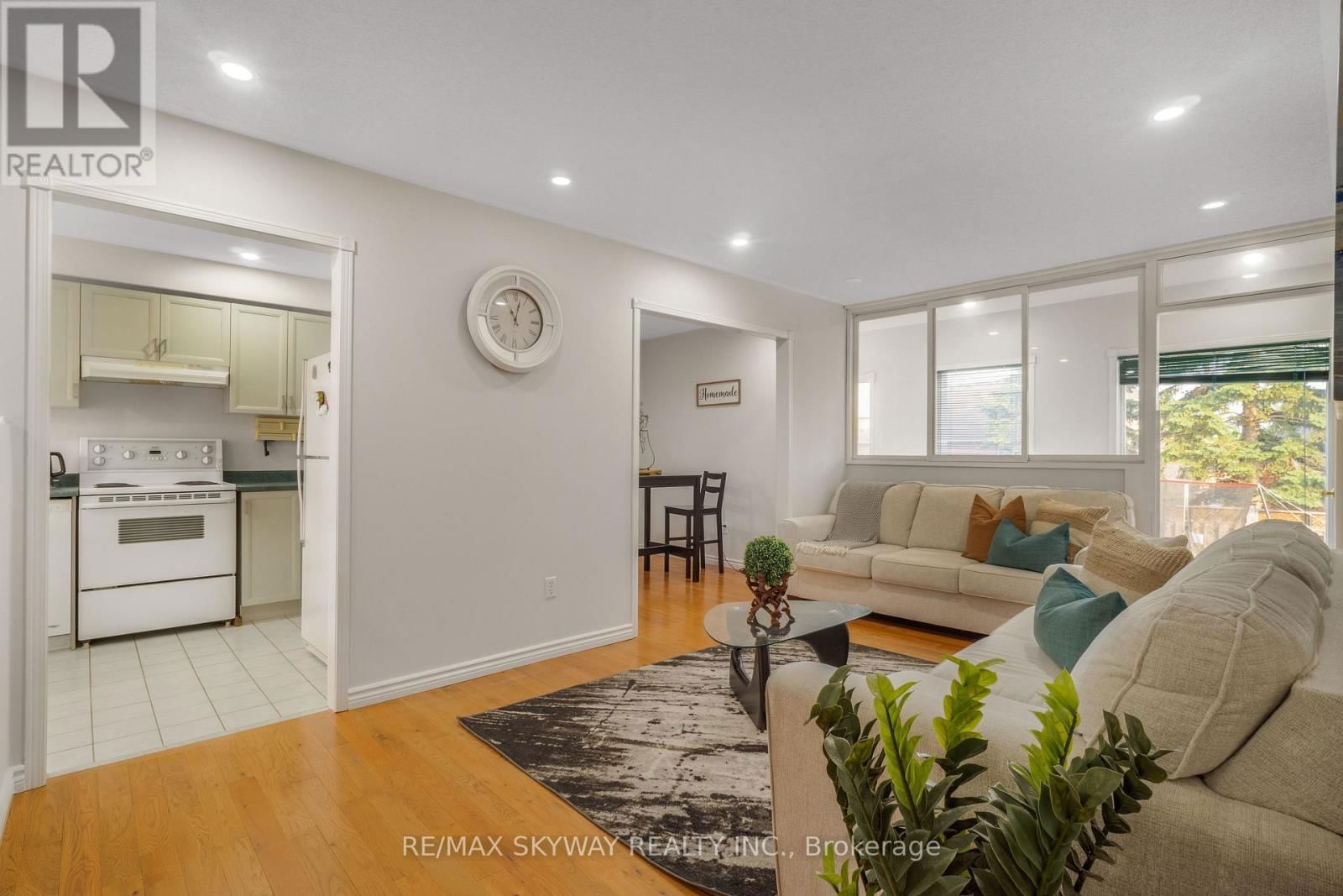 164 ROYAL VALLEY DRIVE Image 11