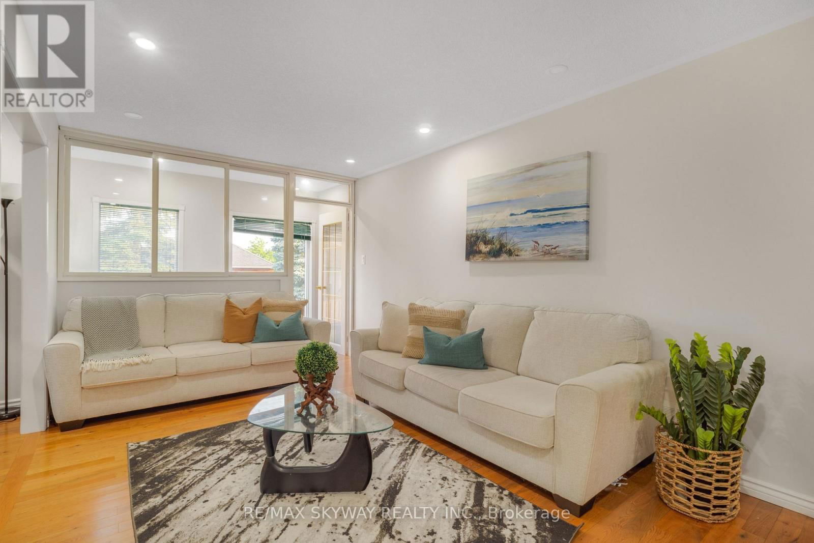 164 ROYAL VALLEY DRIVE Image 13
