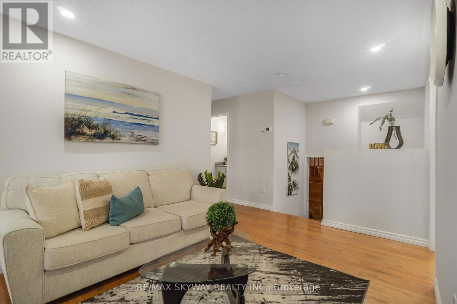 164 ROYAL VALLEY DRIVE Image 14