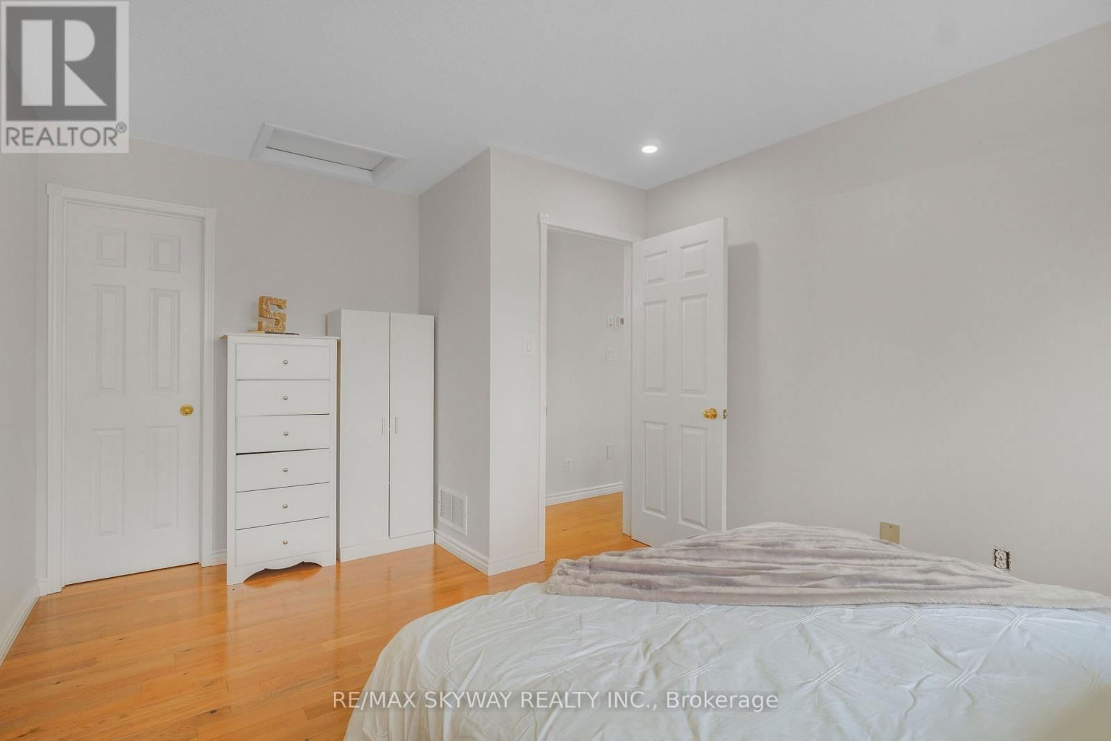 164 ROYAL VALLEY DRIVE Image 17