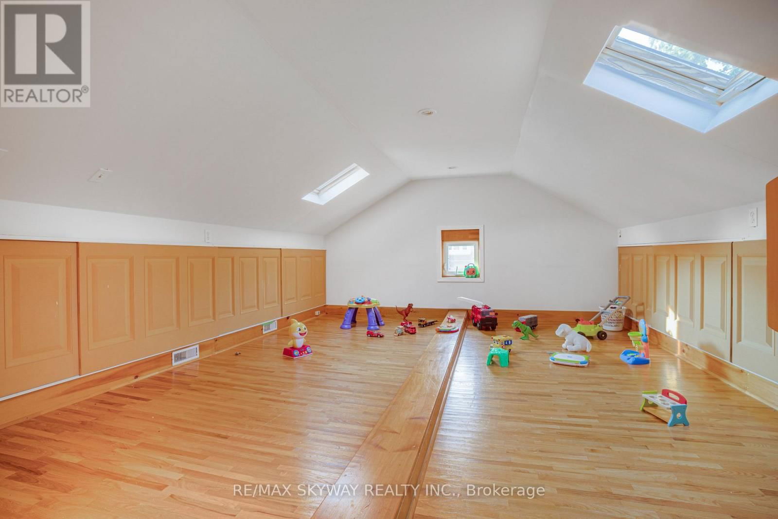 164 ROYAL VALLEY DRIVE Image 18