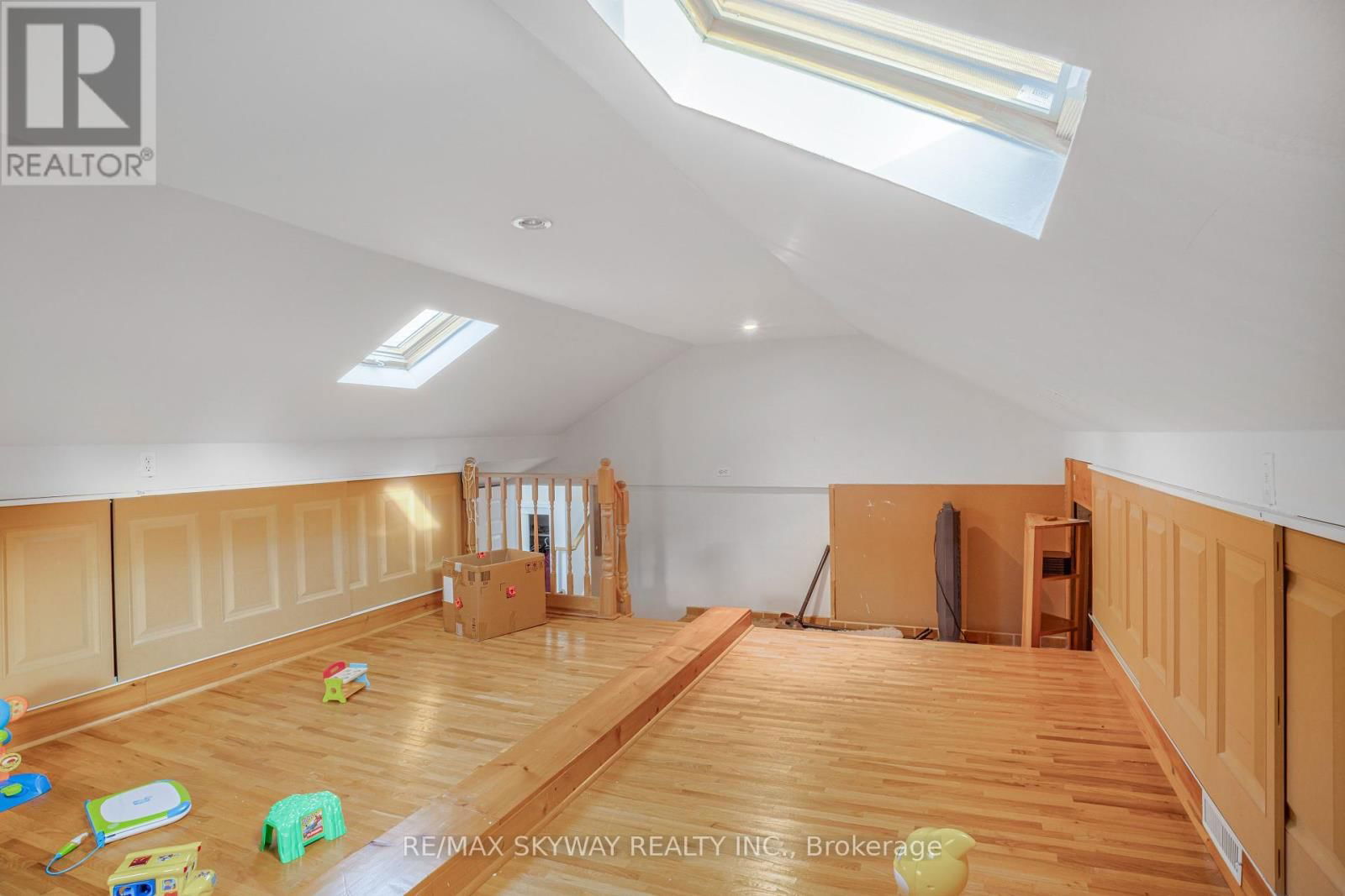 164 ROYAL VALLEY DRIVE Image 19