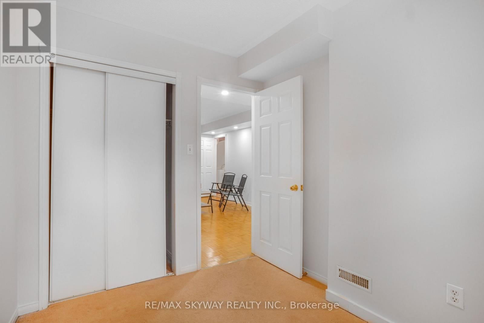 164 ROYAL VALLEY DRIVE Image 23