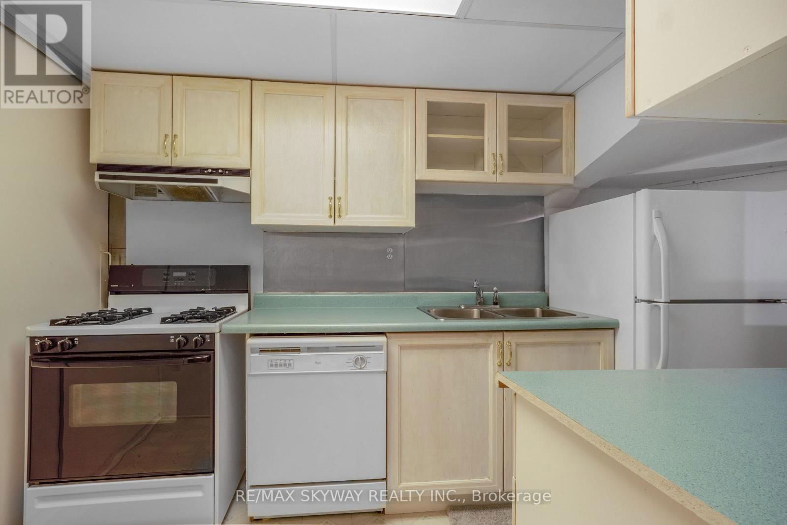 164 ROYAL VALLEY DRIVE Image 24