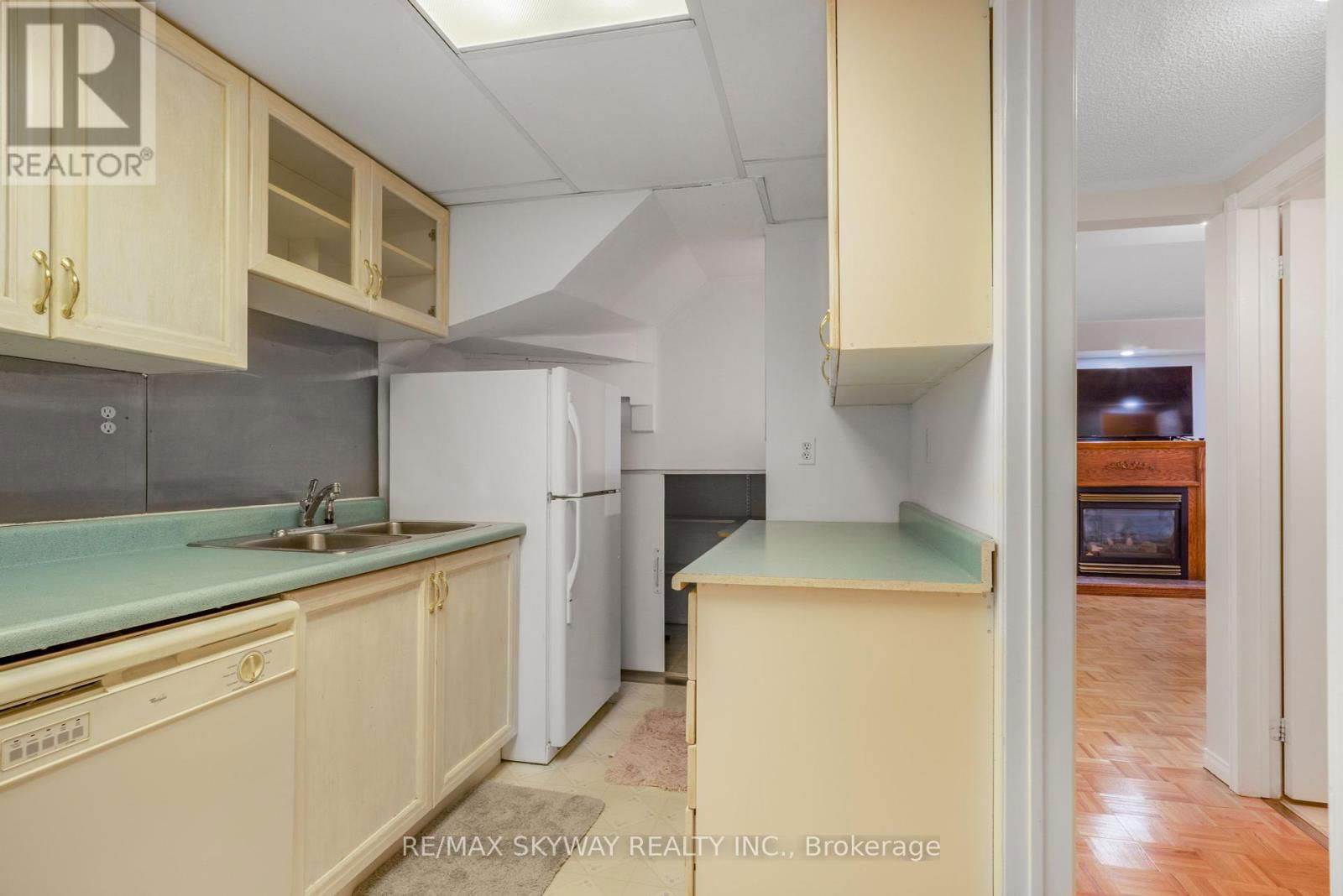 164 ROYAL VALLEY DRIVE Image 25