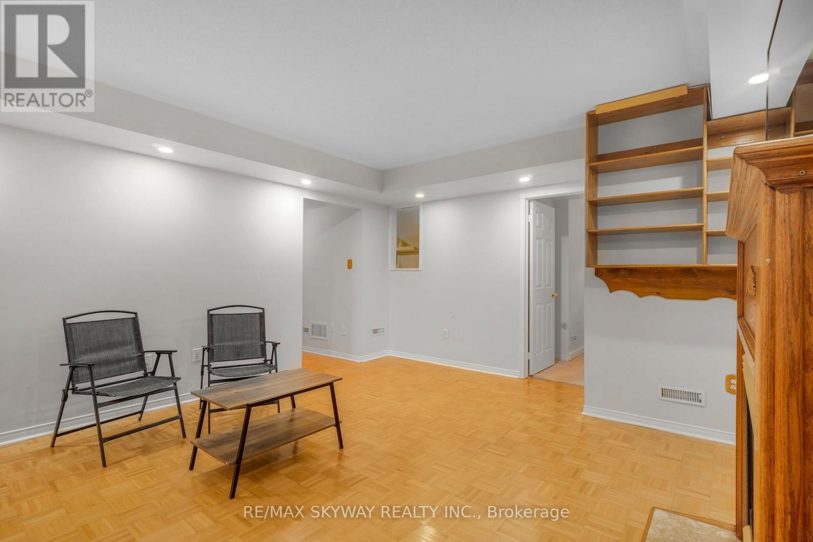 164 ROYAL VALLEY DRIVE Image 29