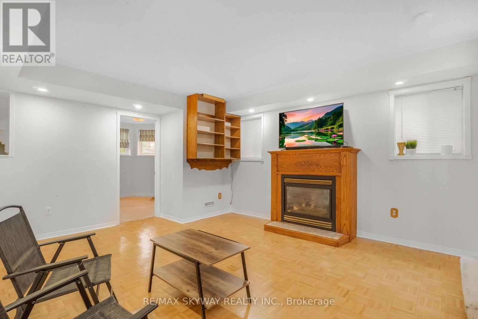 164 ROYAL VALLEY DRIVE Image 31