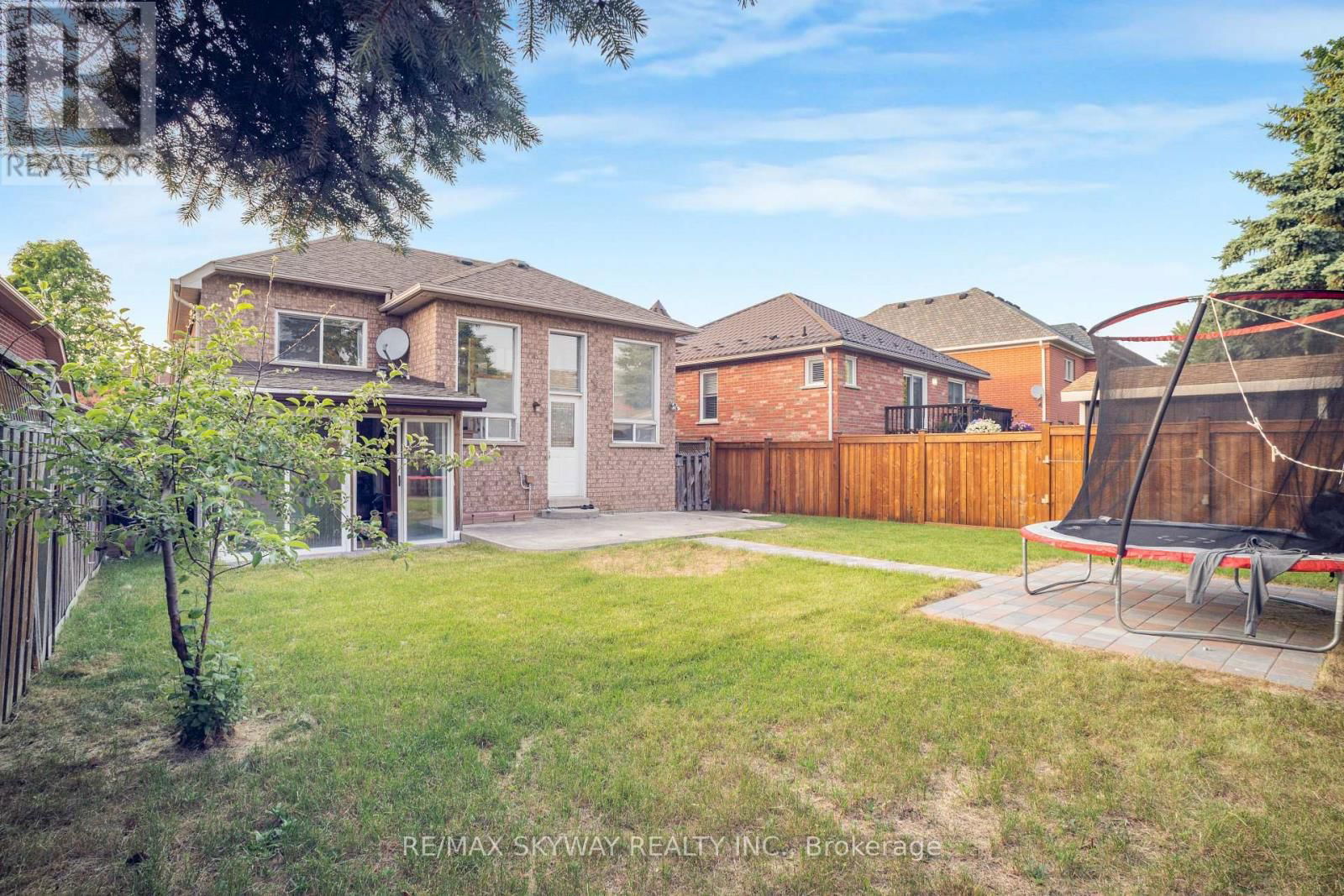 164 ROYAL VALLEY DRIVE Image 32