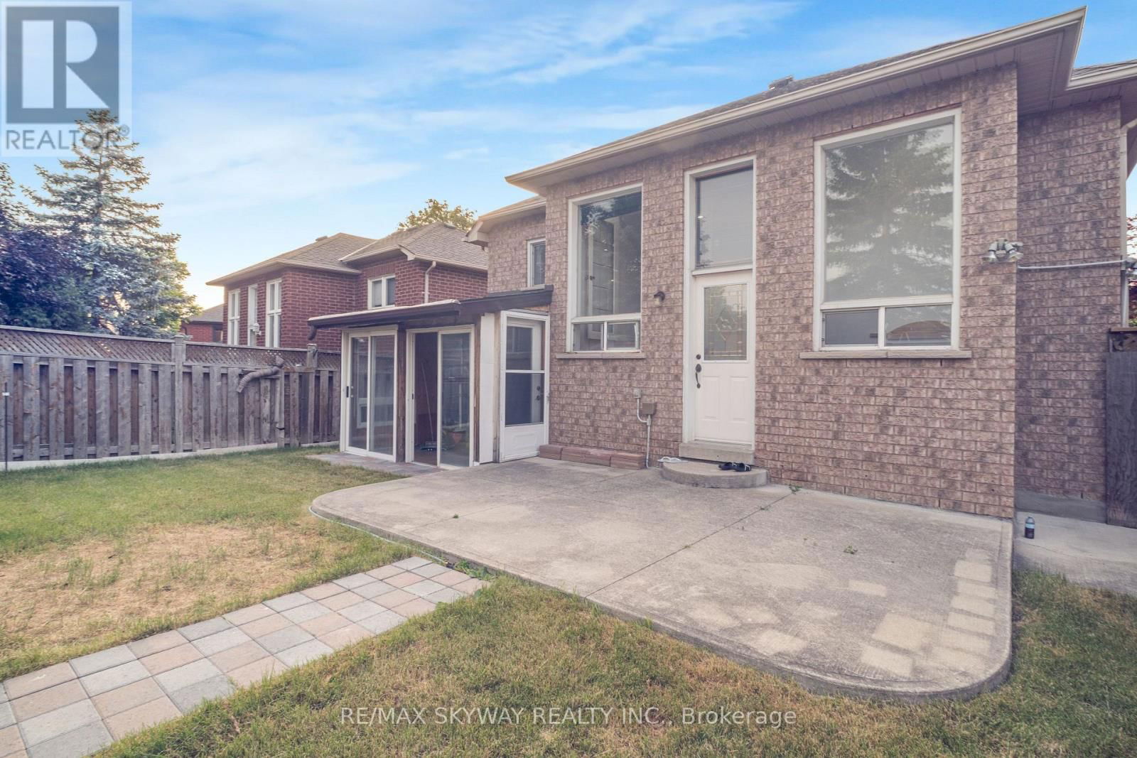 164 ROYAL VALLEY DRIVE Image 35