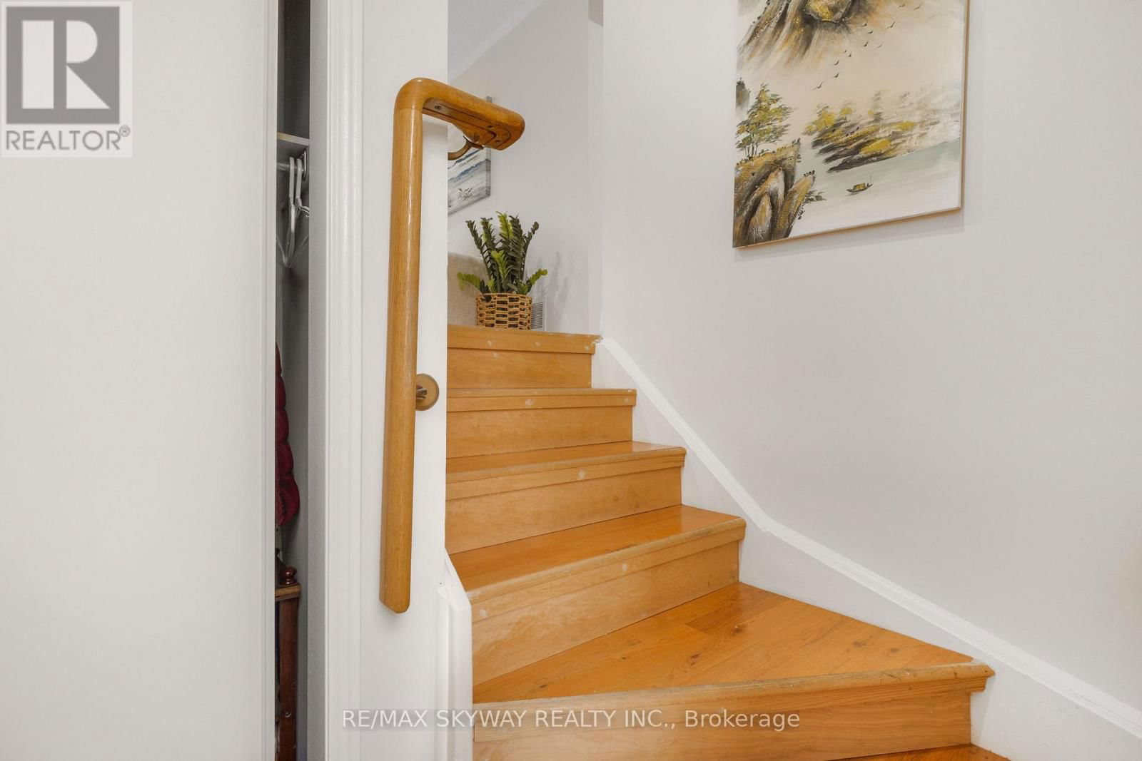 164 ROYAL VALLEY DRIVE Image 6