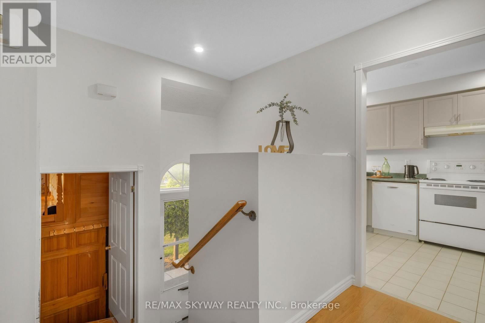 164 ROYAL VALLEY DRIVE Image 7