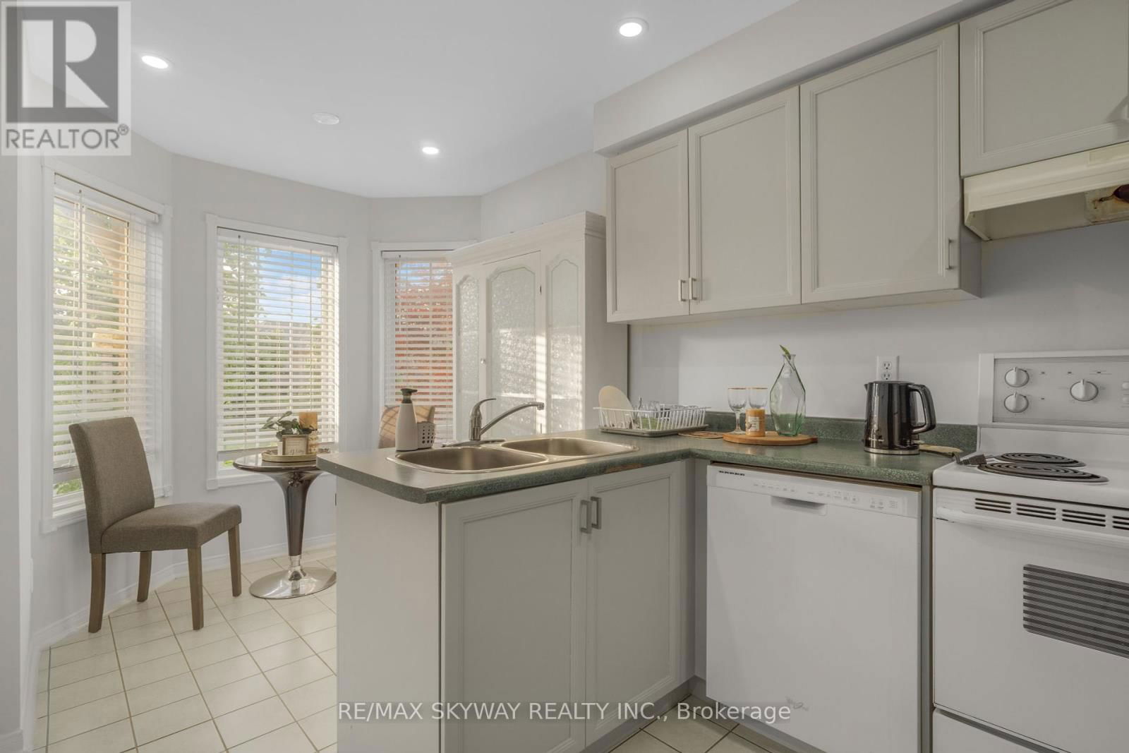 164 ROYAL VALLEY DRIVE Image 8