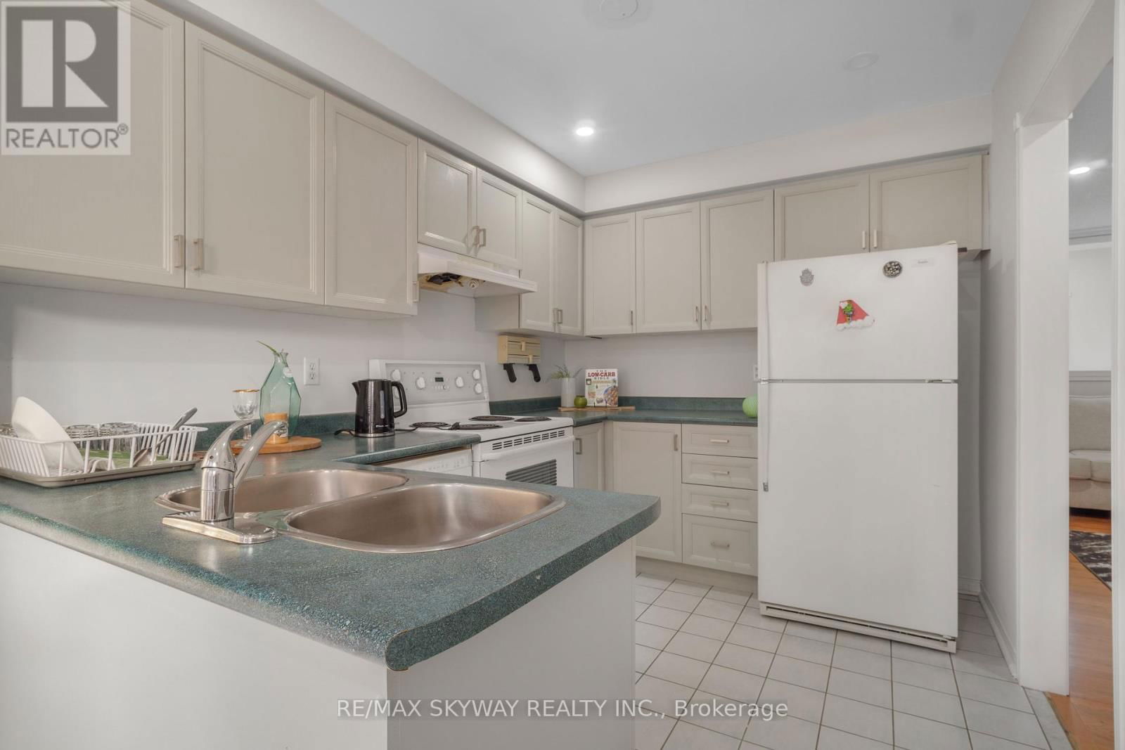 164 ROYAL VALLEY DRIVE Image 9