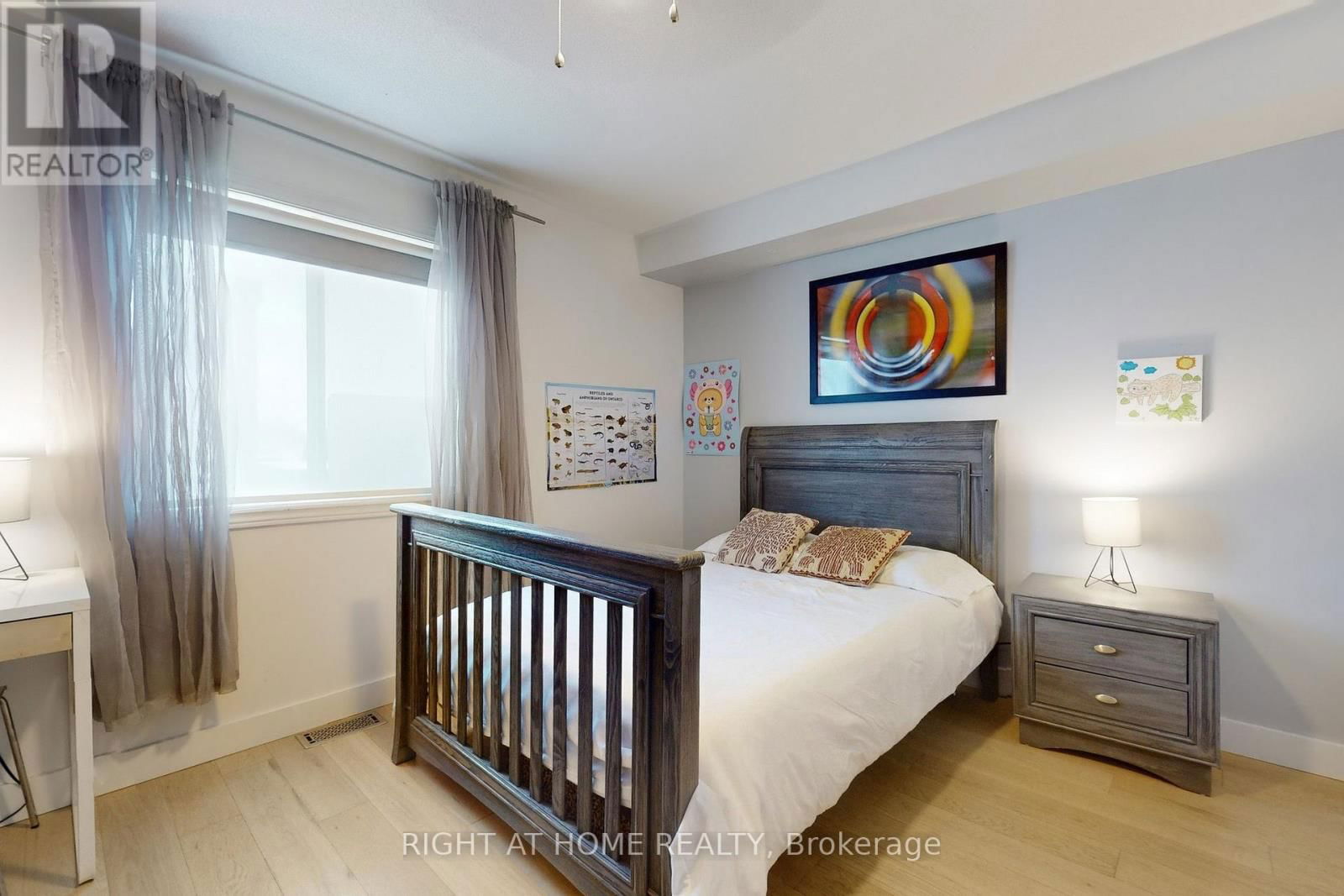6 GROGAN MEWS Image 12