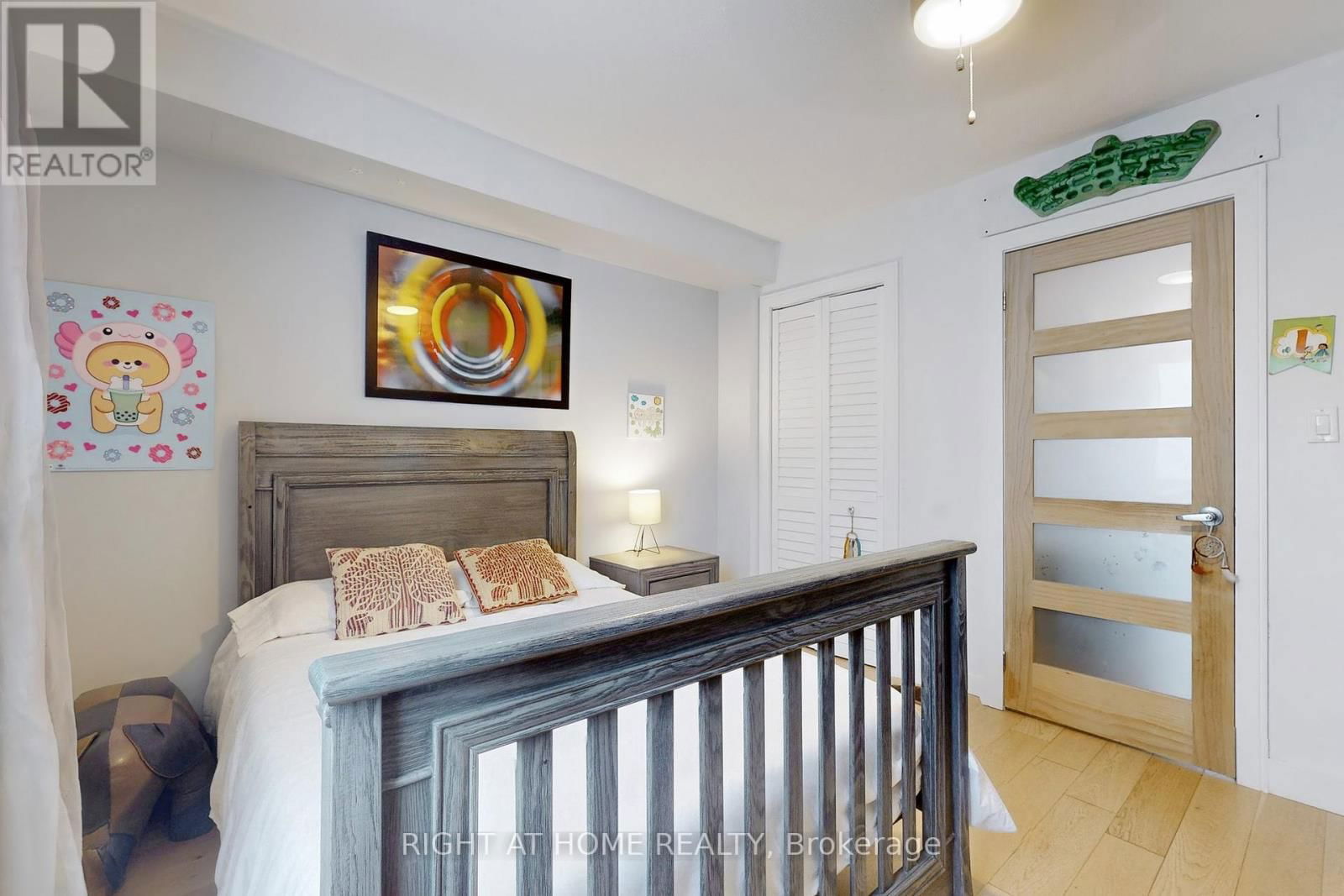 6 GROGAN MEWS Image 13