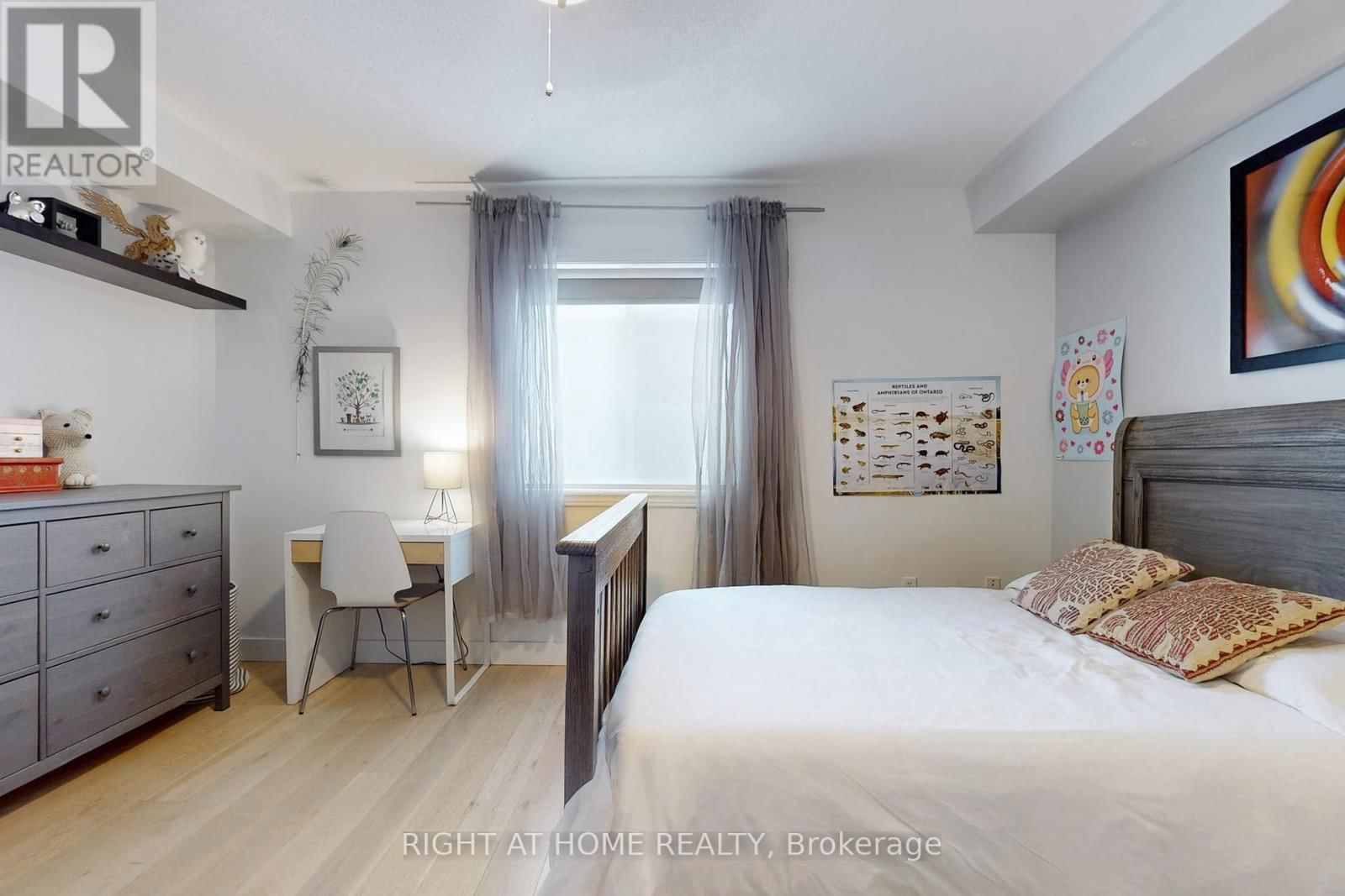 6 GROGAN MEWS Image 16