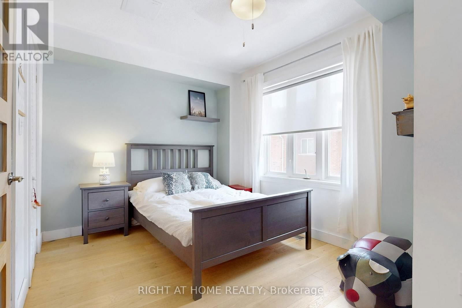 6 GROGAN MEWS Image 17