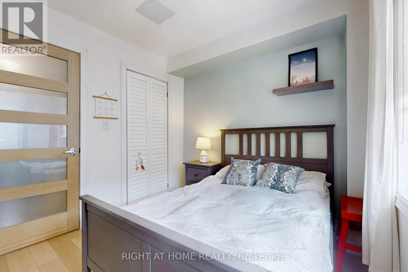 6 GROGAN MEWS Image 18