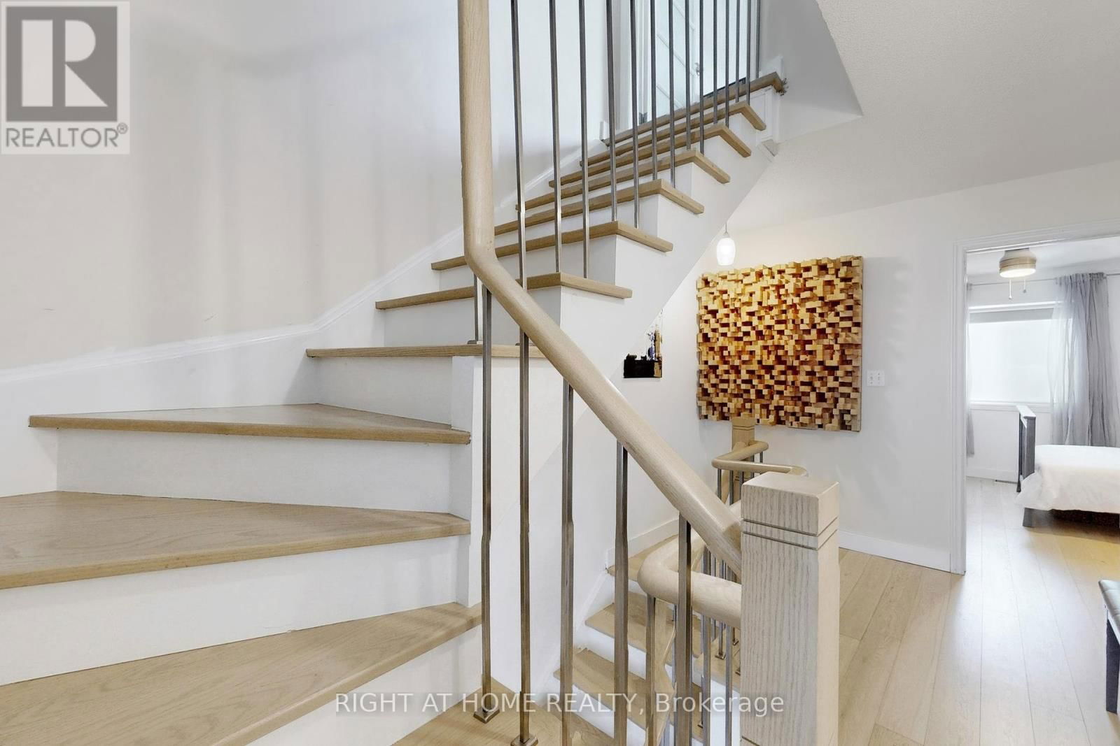 6 GROGAN MEWS Image 19