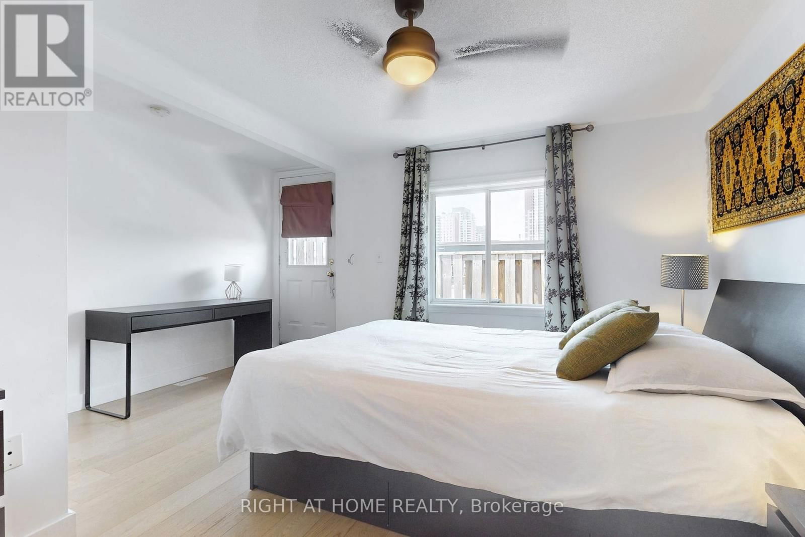 6 GROGAN MEWS Image 21