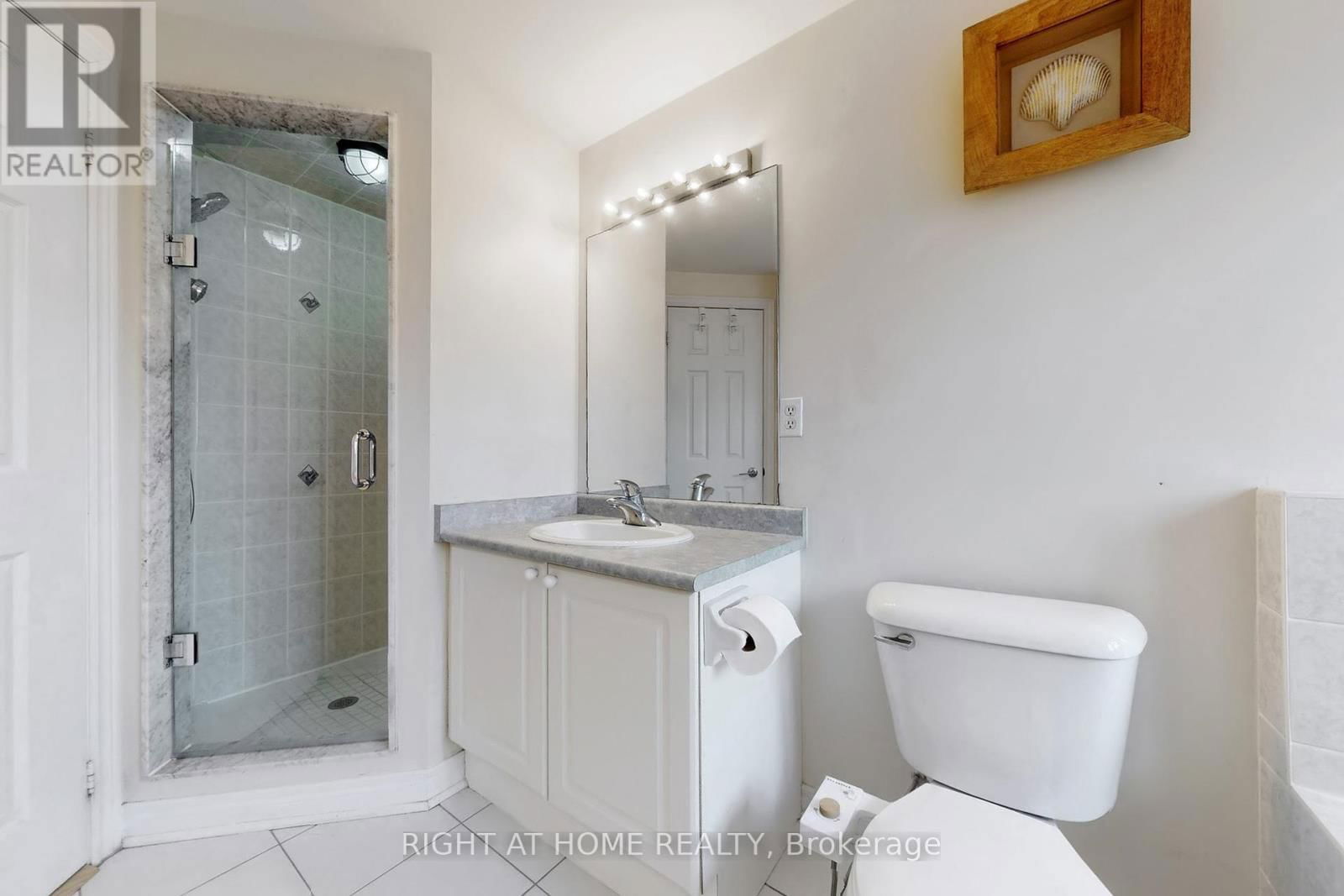 6 GROGAN MEWS Image 23