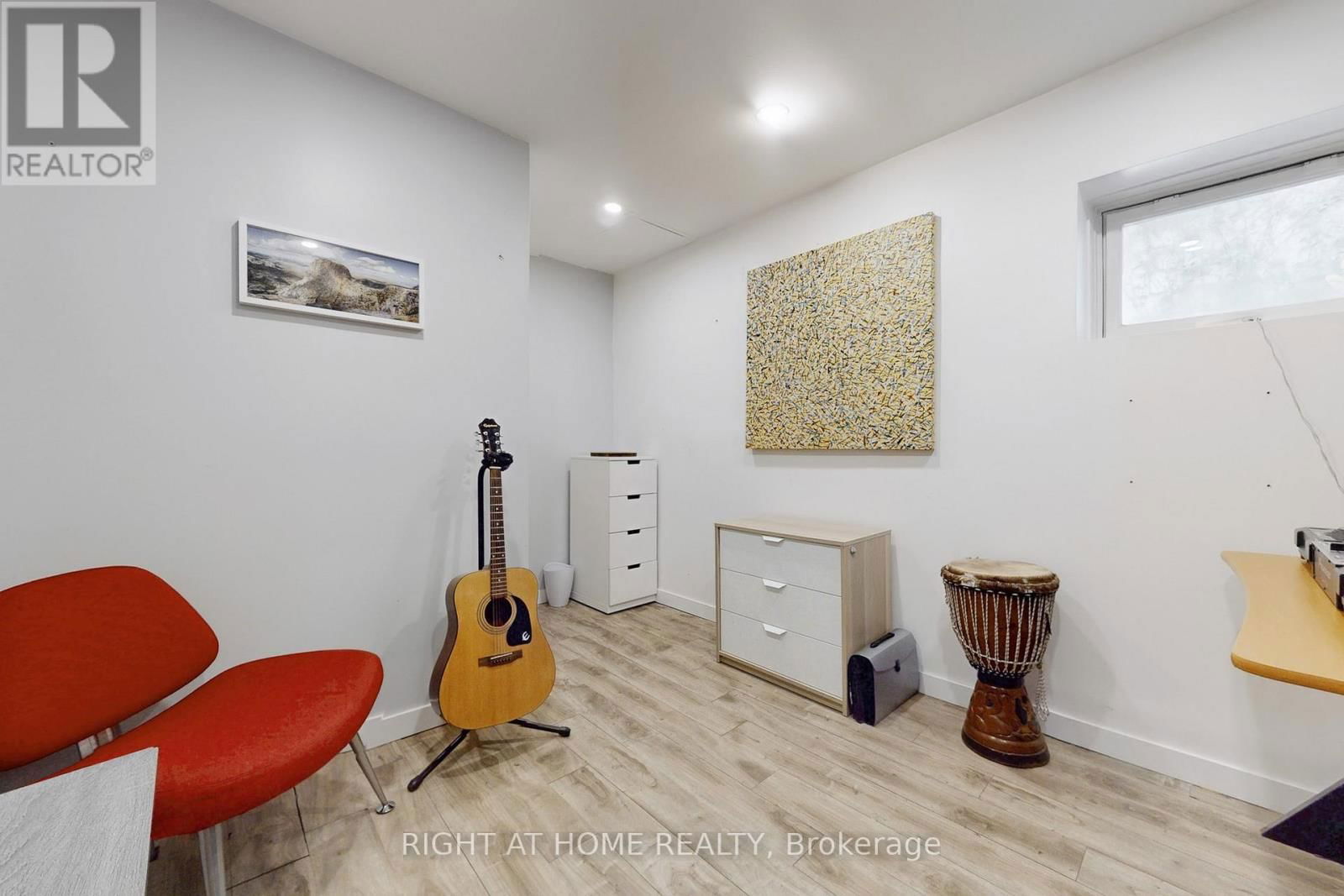 6 GROGAN MEWS Image 27