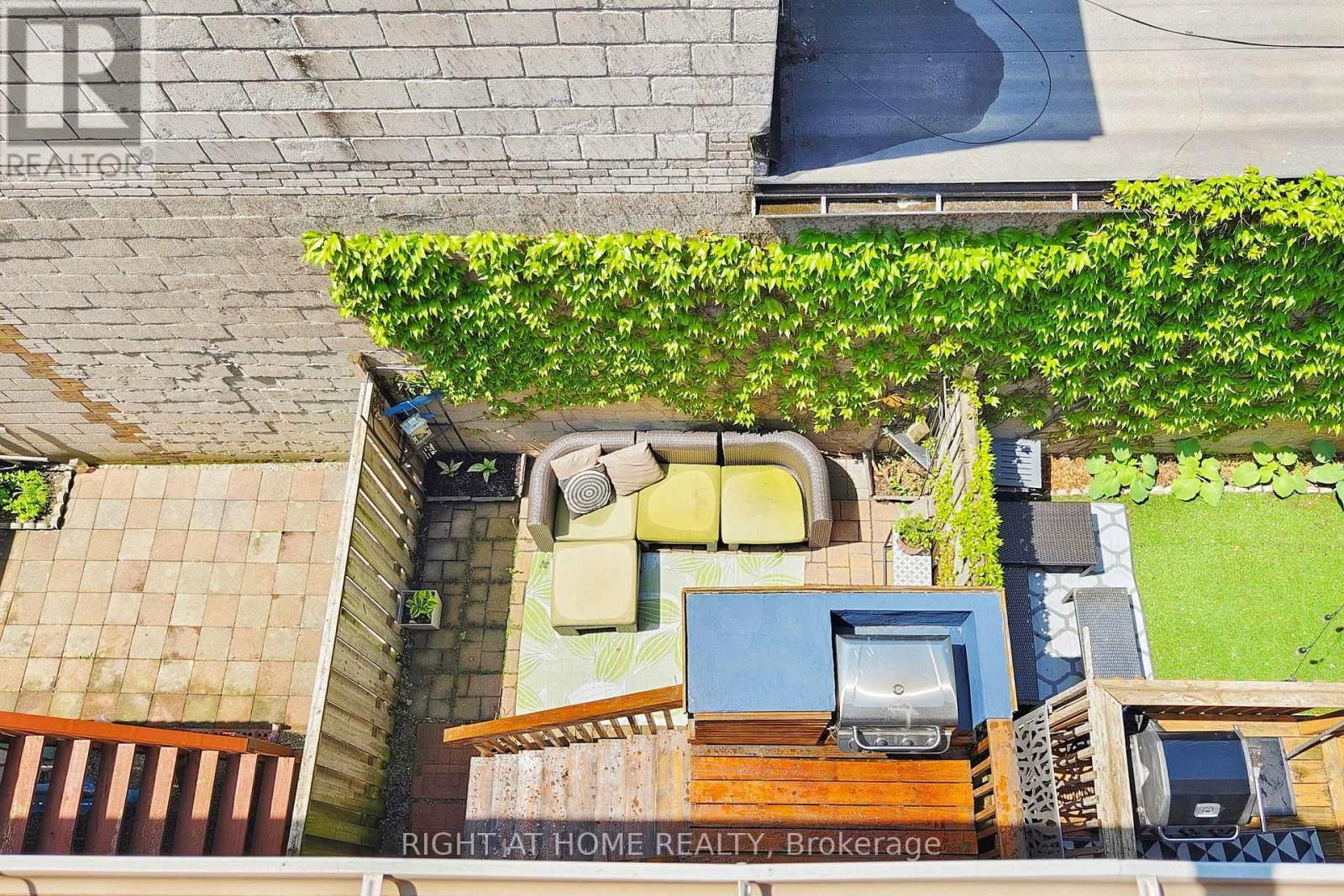 6 GROGAN MEWS Image 28