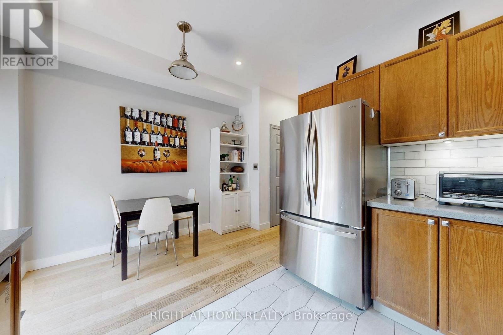 6 GROGAN MEWS Image 6