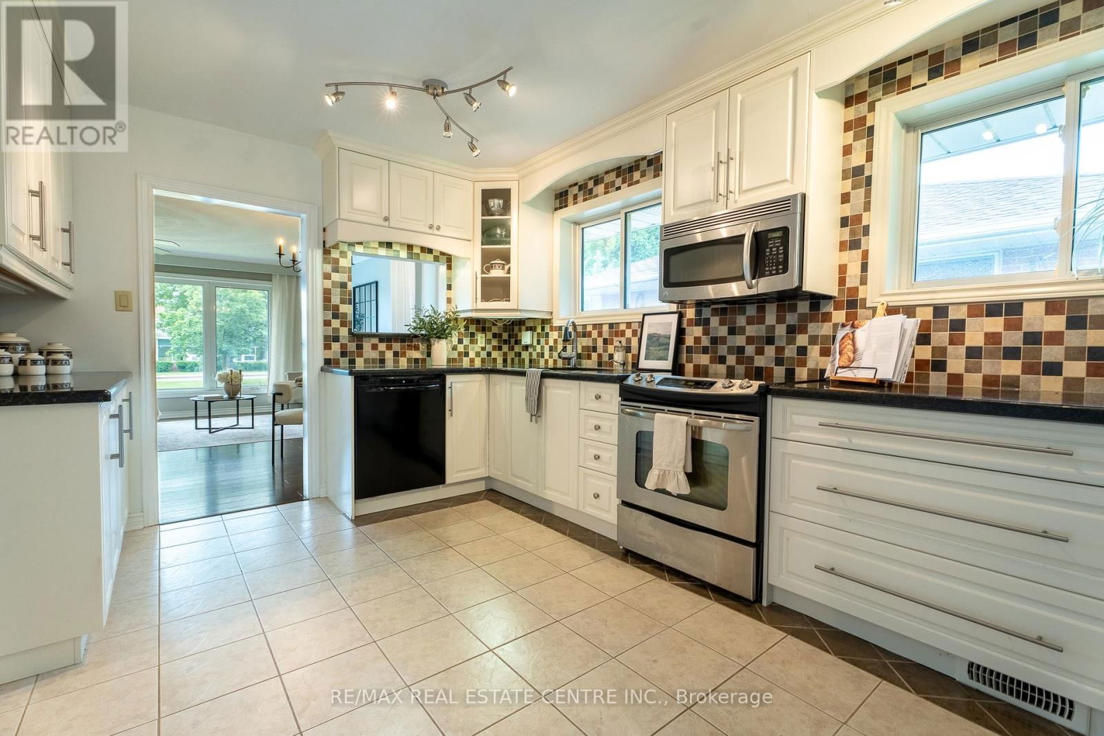 28 CAMPBELL DRIVE Image 10