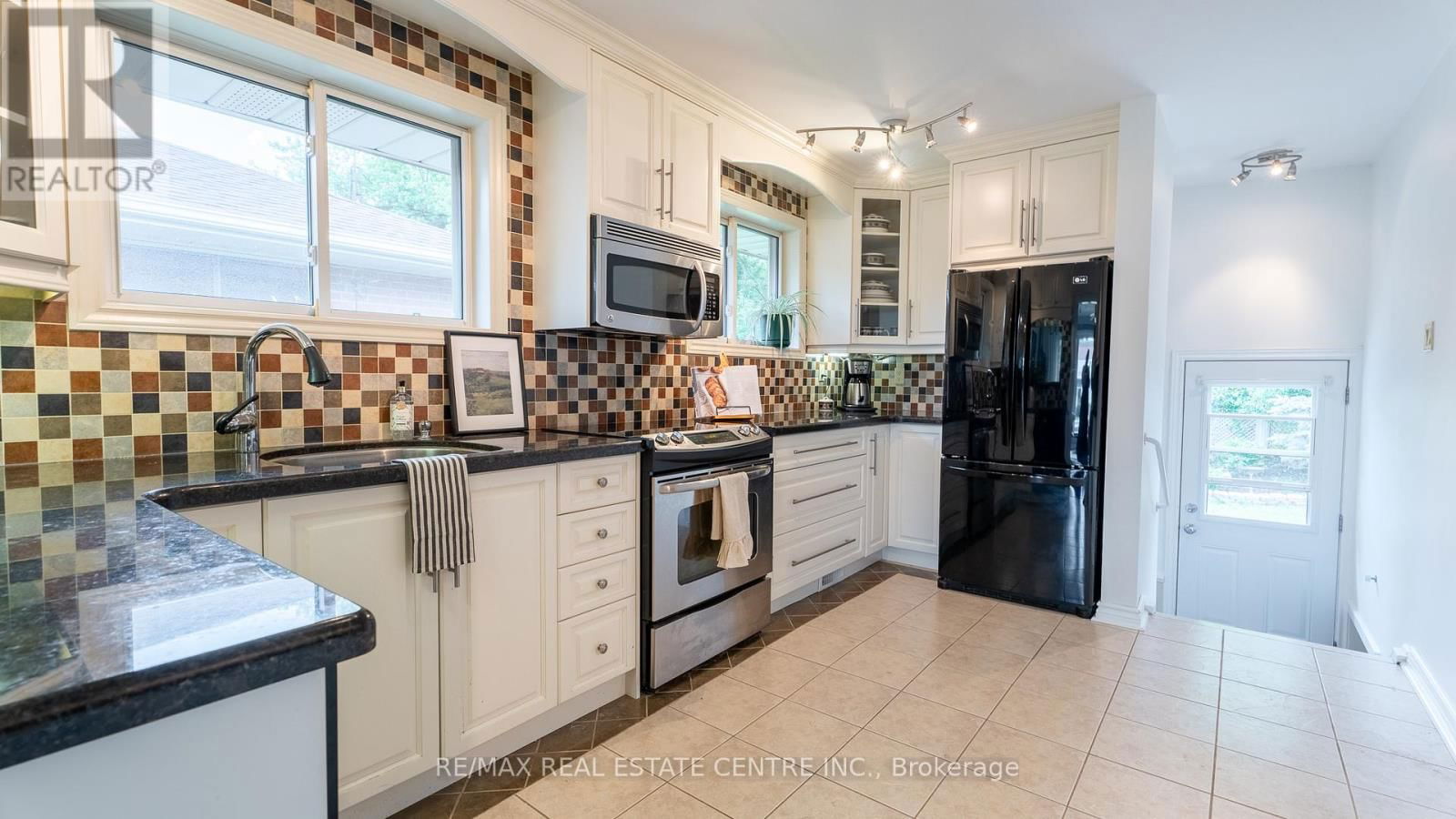 28 CAMPBELL DRIVE Image 11