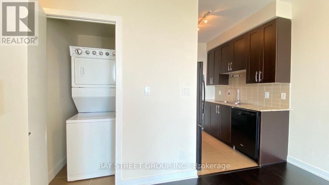4106 - 4070 CONFEDERATION PARKWAY Image 32