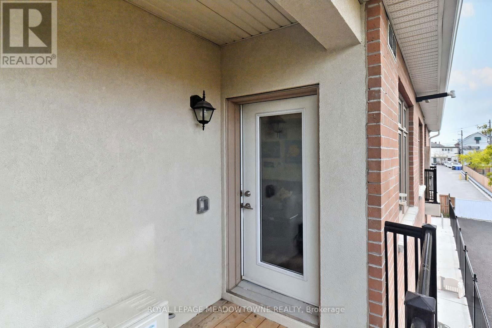 207 - 215 BROADWAY STREET Image 9