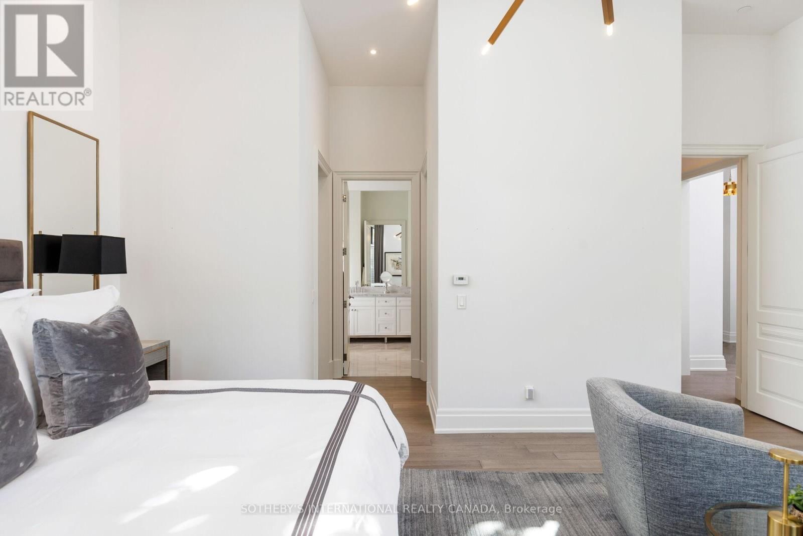 TH 2 - 4 THE KINGSWAY Image 17