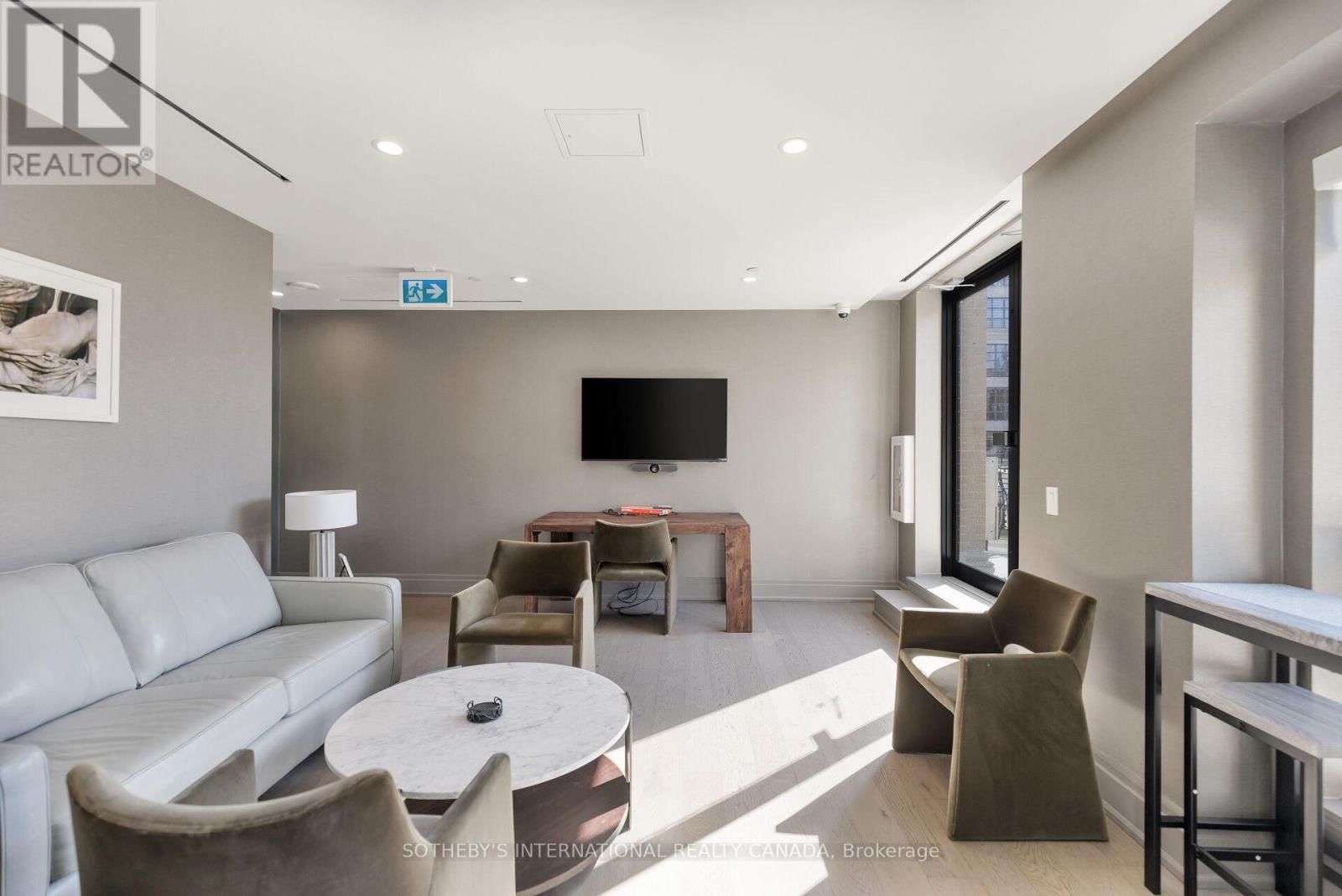 TH 2 - 4 THE KINGSWAY Image 42