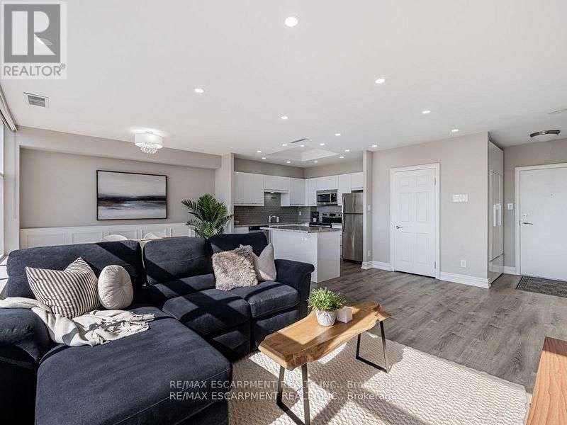 UPH7 - 880 DUNDAS STREET WEST Image 15