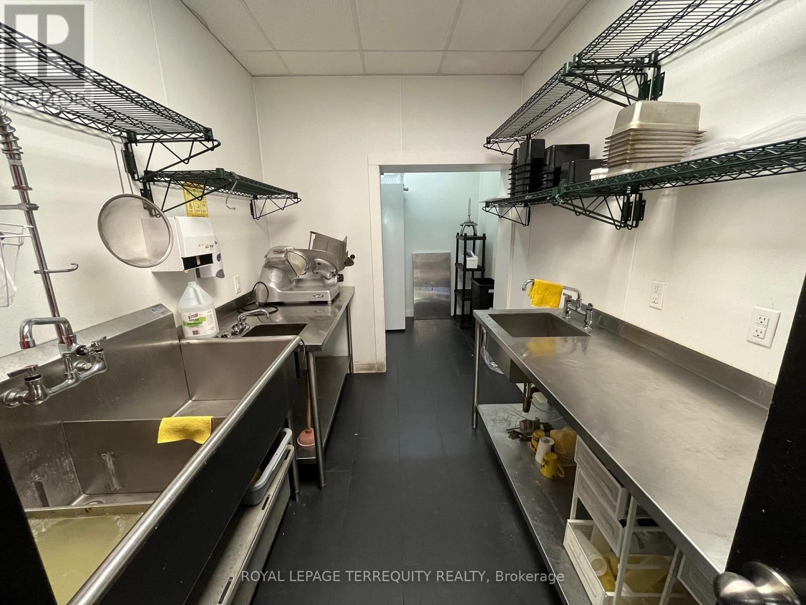 3371 BLOOR STREET WEST Image 5