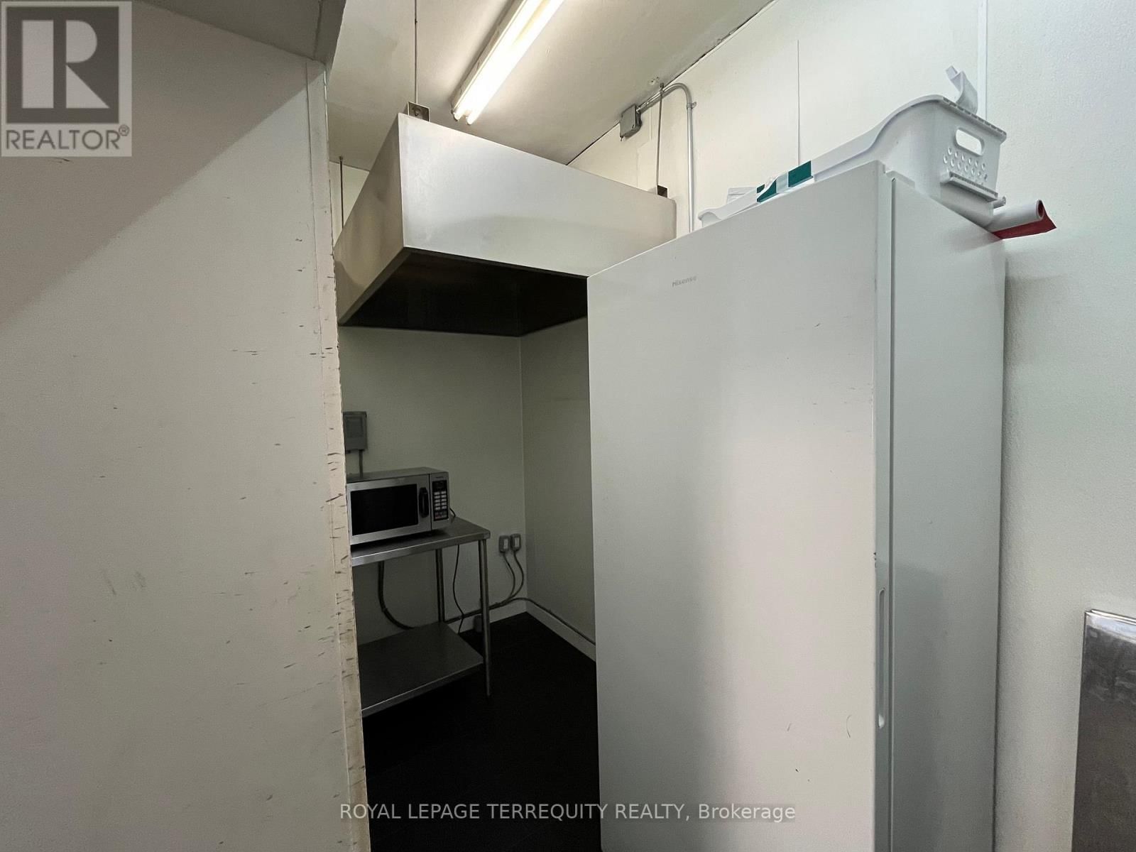 3371 BLOOR STREET WEST Image 6