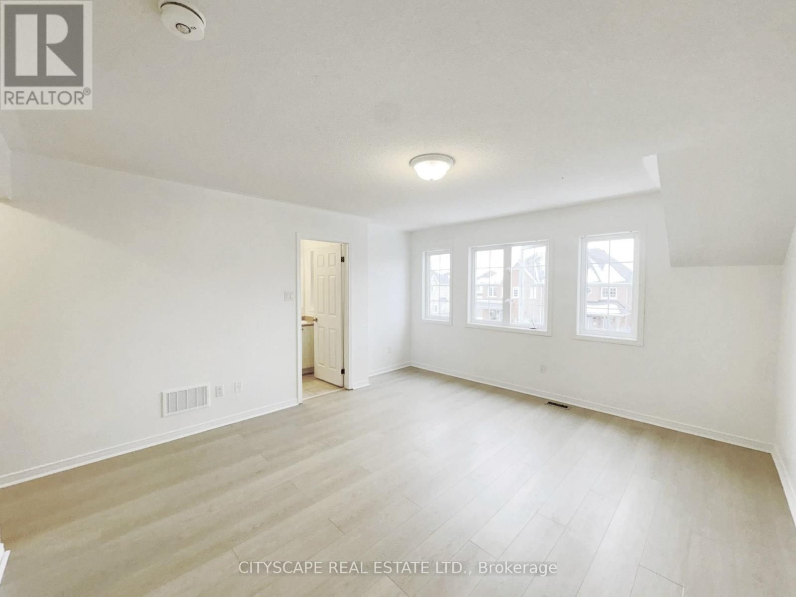 64 HONEYVIEW TRAIL Image 13